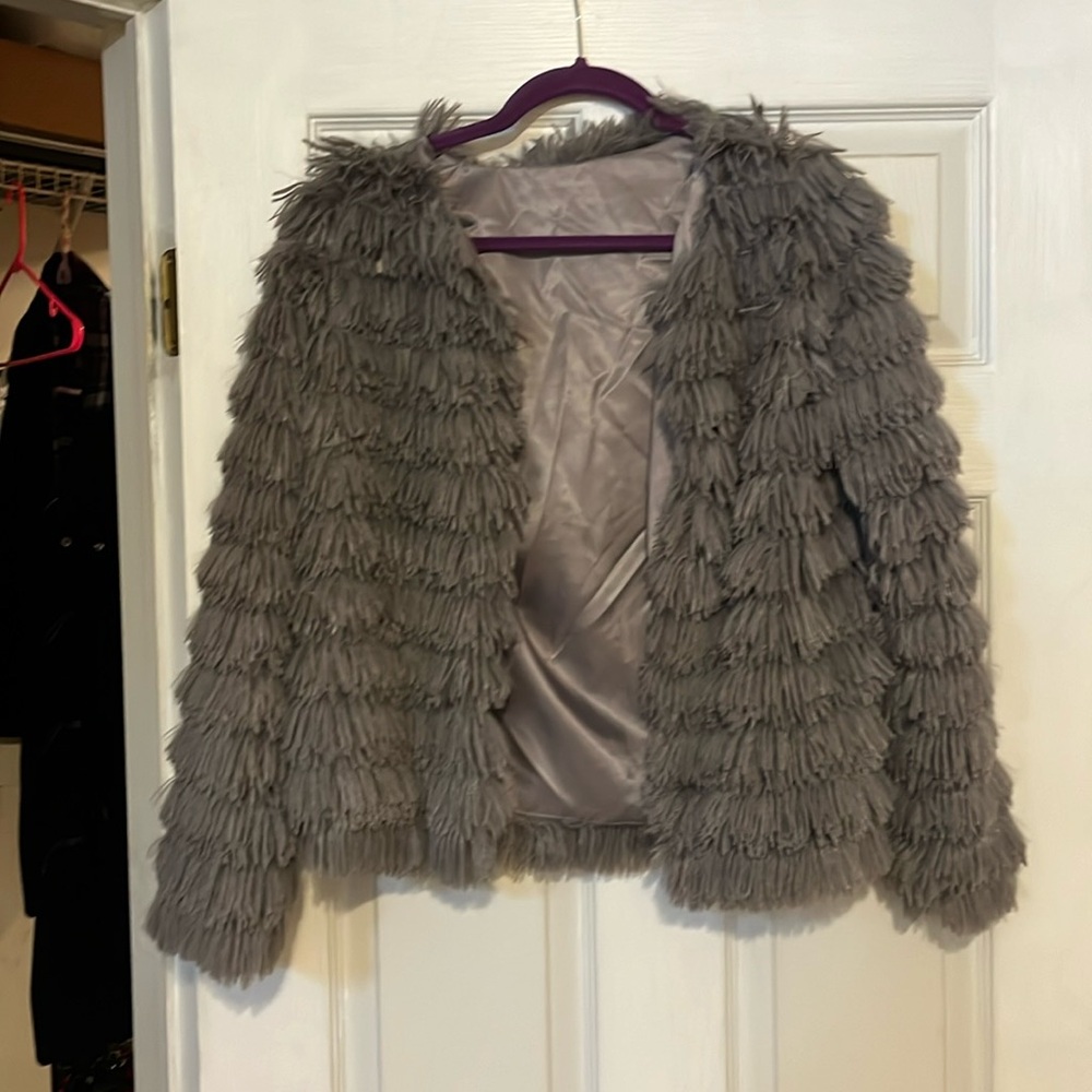 Cute grey fur jacket 🤩